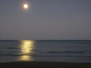 mar sereno al anochecer